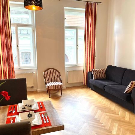 Amazing Apartment Zborovska Prague Luaran gambar