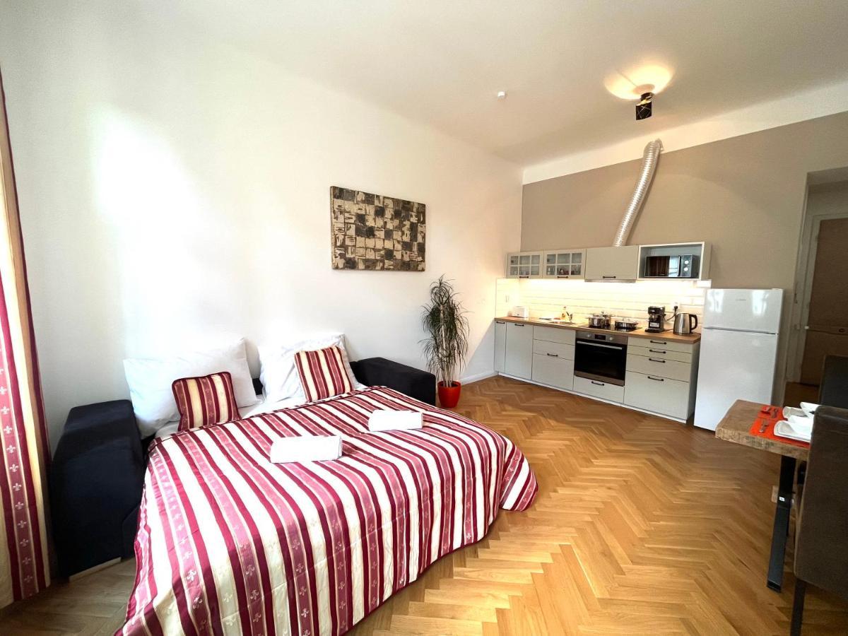 Amazing Apartment Zborovska Prague Luaran gambar