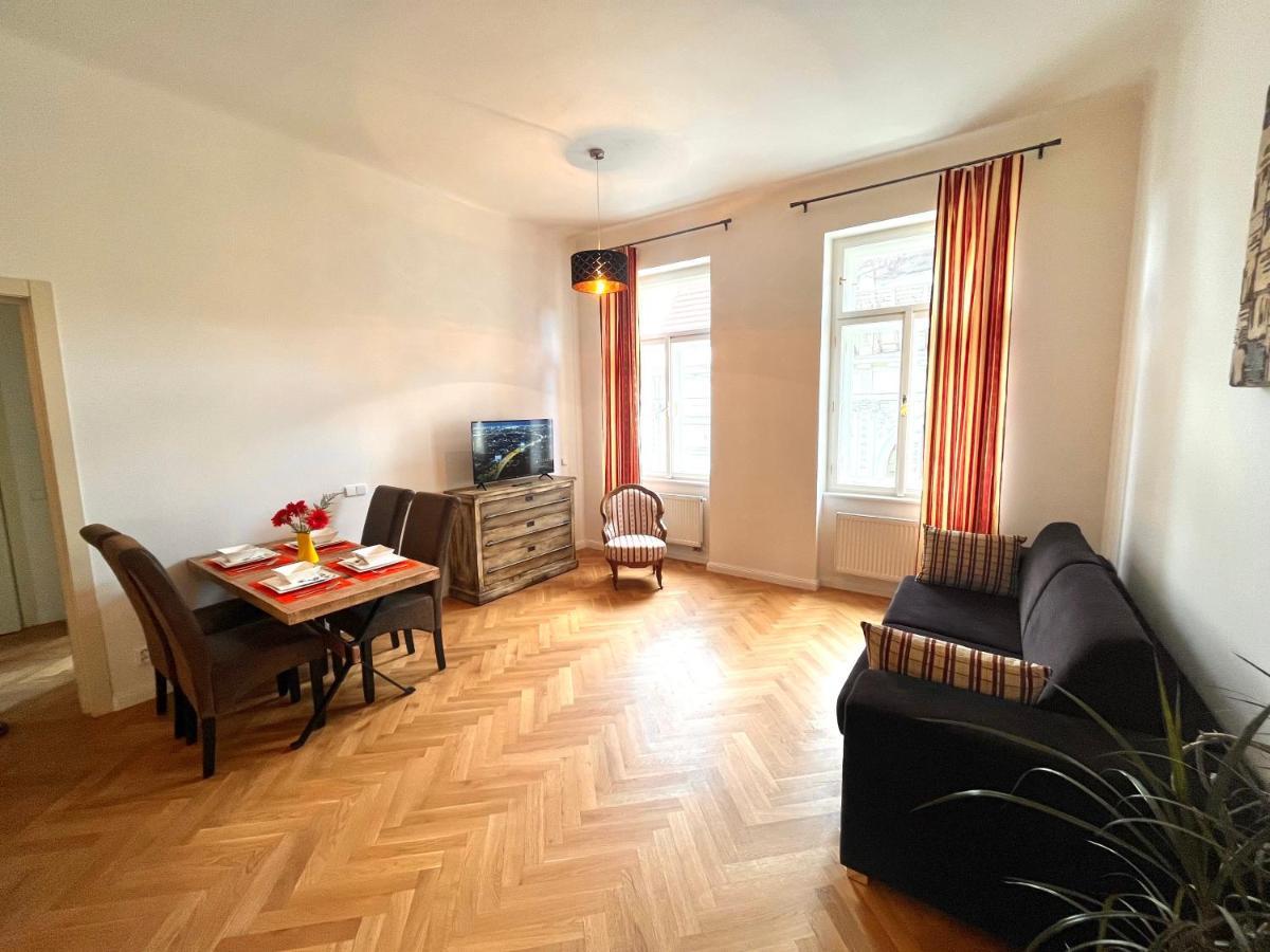 Amazing Apartment Zborovska Prague Luaran gambar