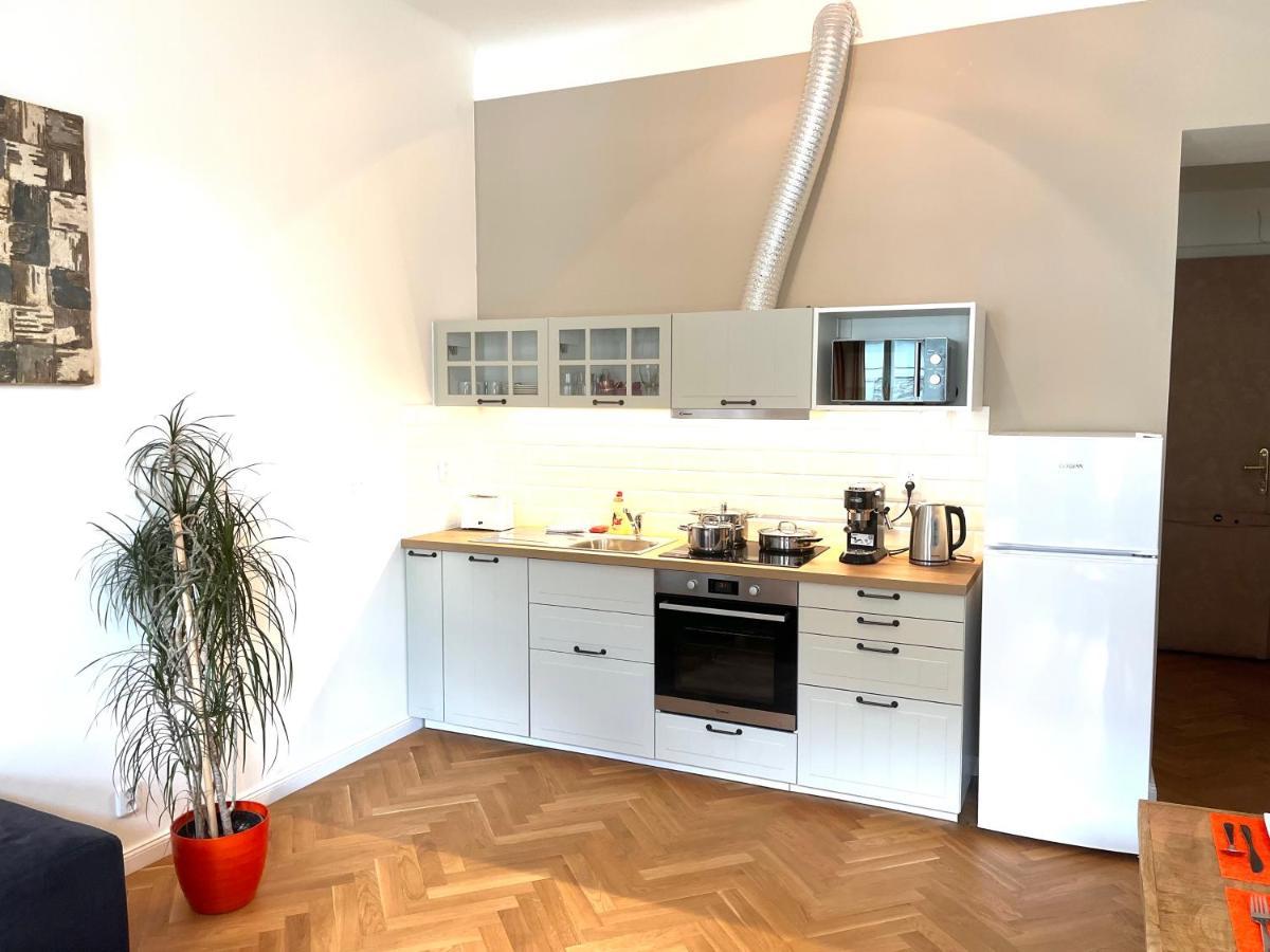 Amazing Apartment Zborovska Prague Luaran gambar