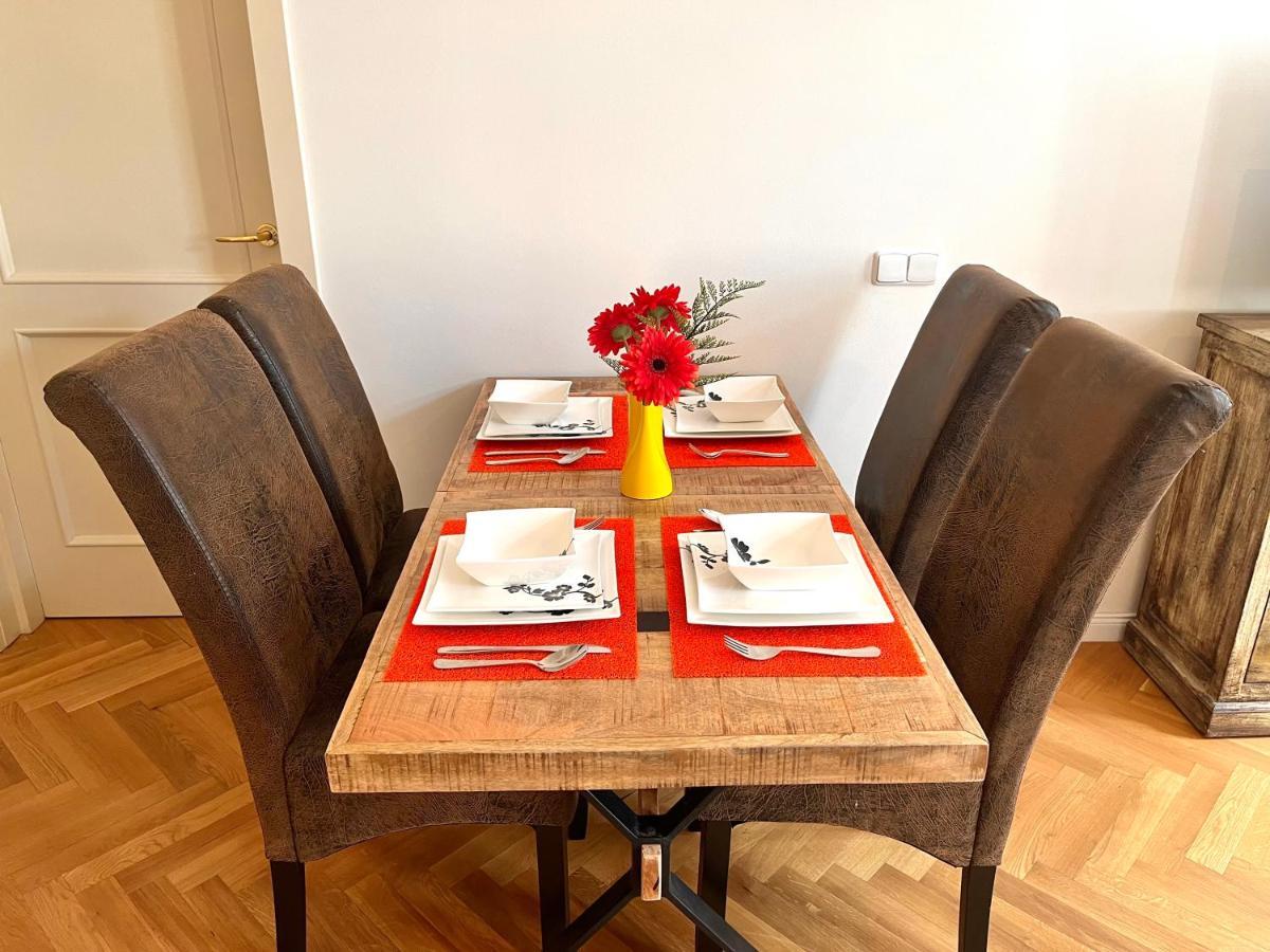 Amazing Apartment Zborovska Prague Luaran gambar