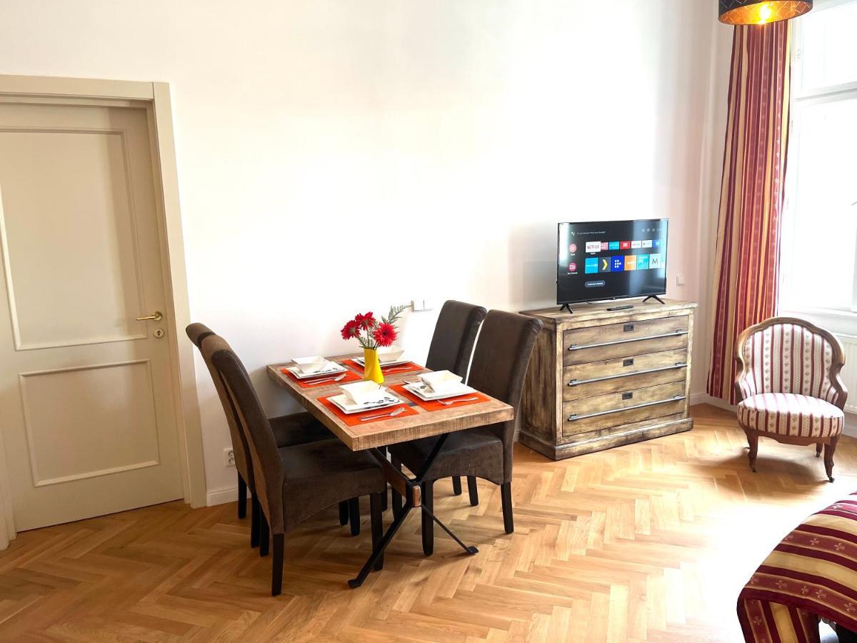 Amazing Apartment Zborovska Prague Luaran gambar