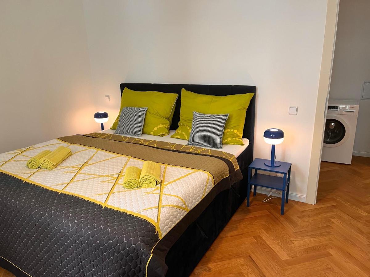 Amazing Apartment Zborovska Prague Luaran gambar