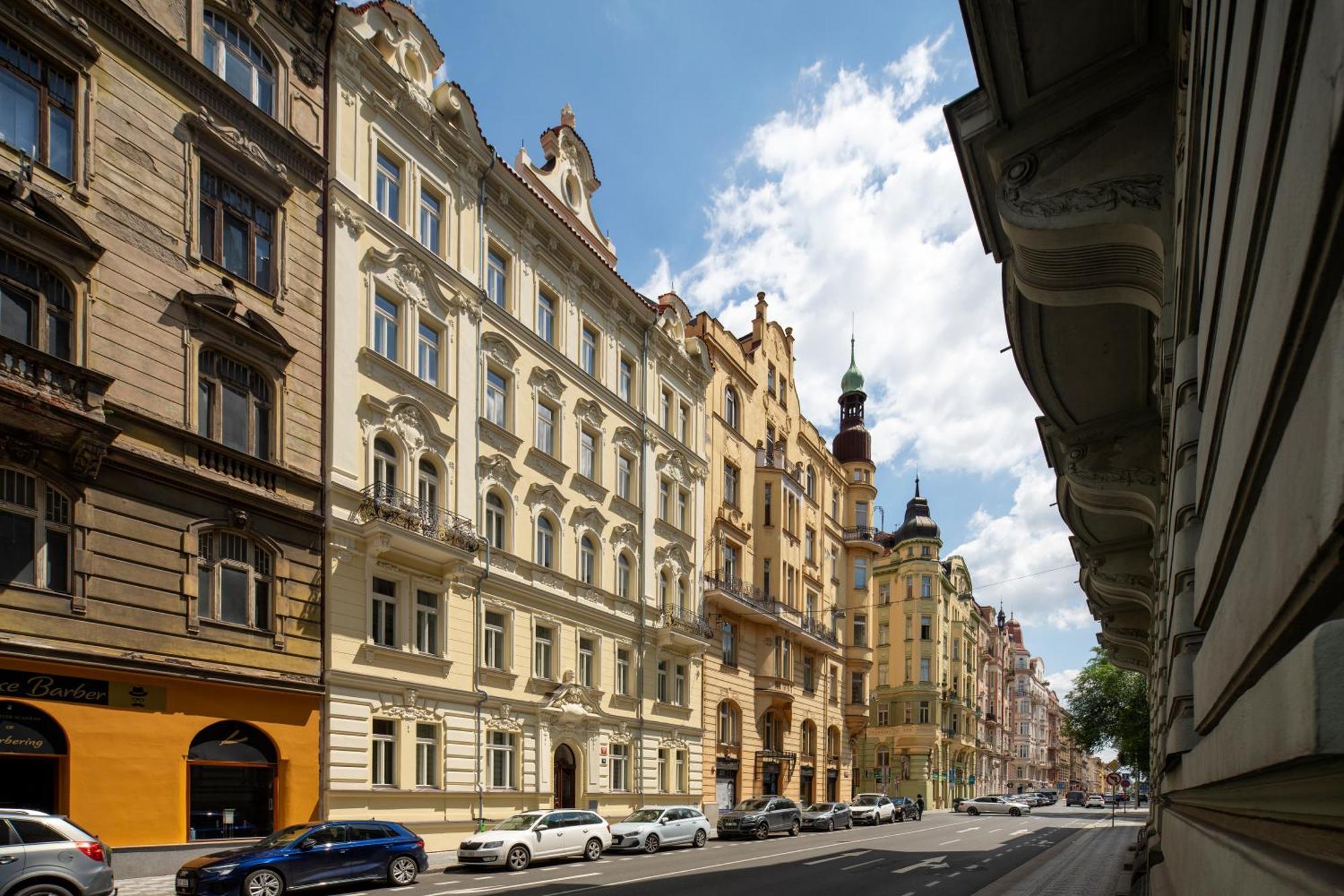 Amazing Apartment Zborovska Prague Luaran gambar